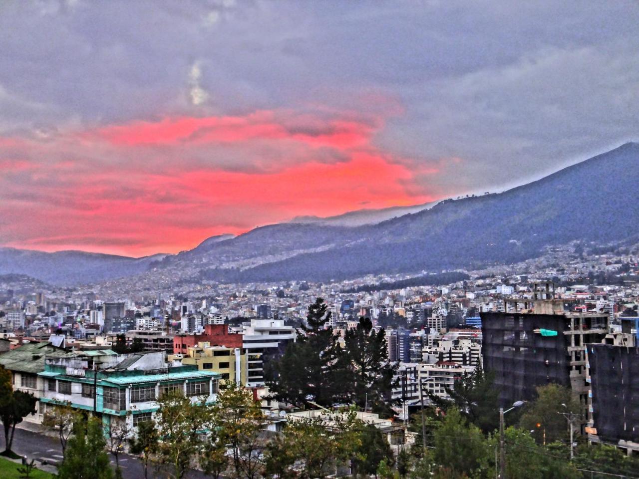 Bed And Breakfast La Uvilla Quito Exterior foto
